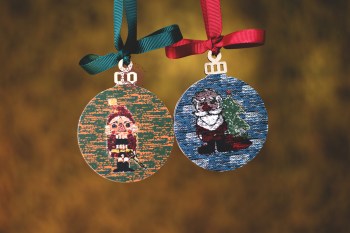 Hand-painted and vectorized double-sided wooden x-mas bauble 2022, by Rasa Mateviciute