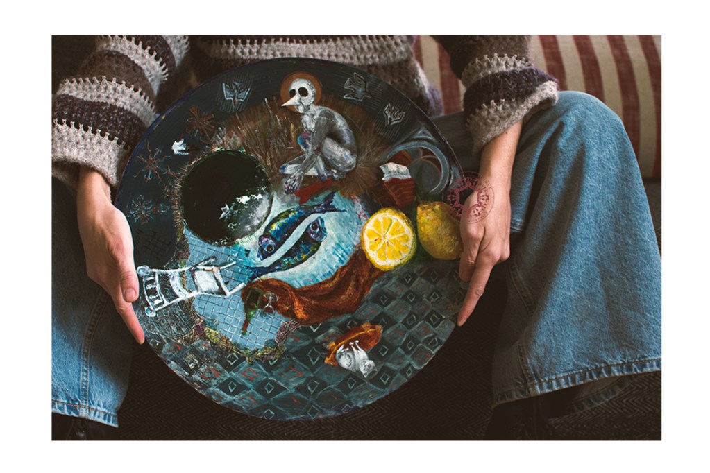 wooden plate painting by Rasa Mateviciute 2024, rasadesign.art